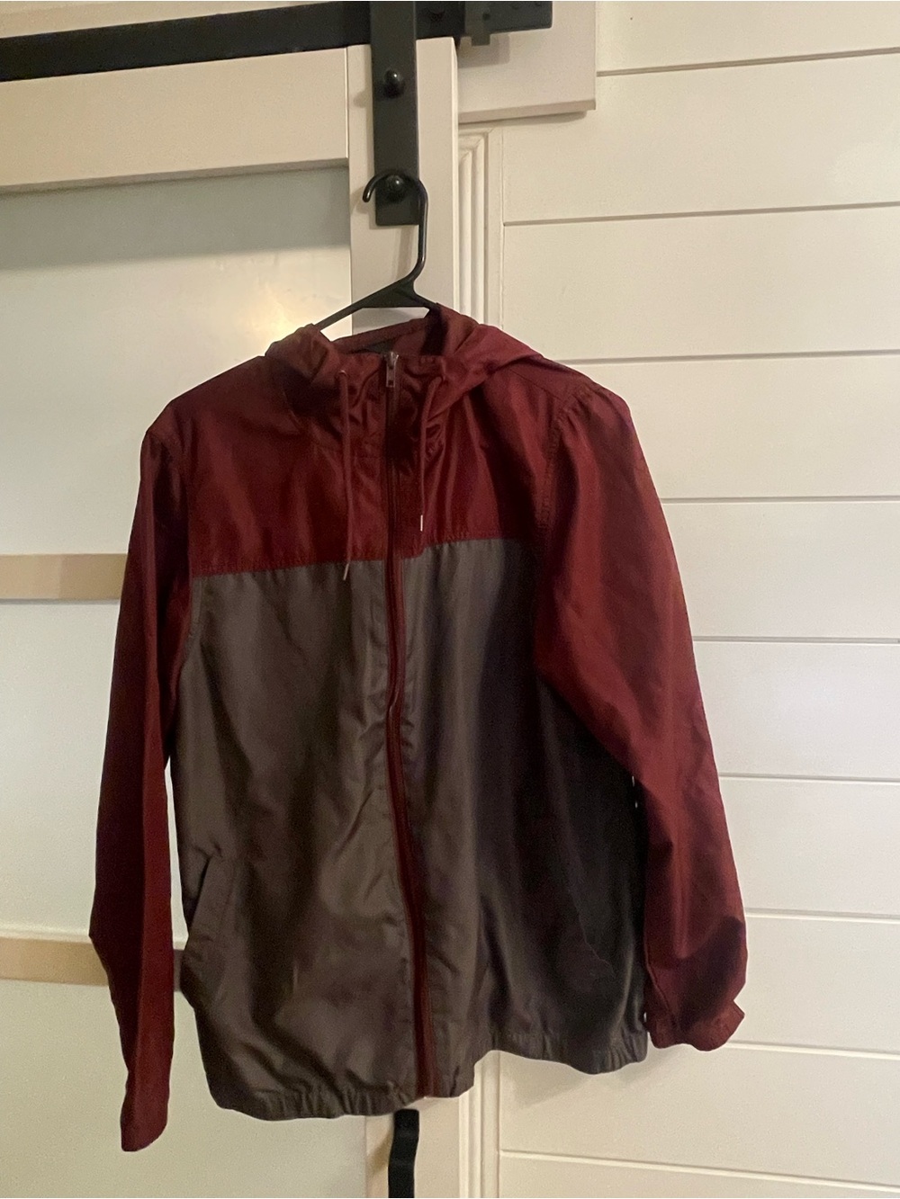 Zine Men's Two-Tone Hooded Windbreaker - Burgundy & Gray